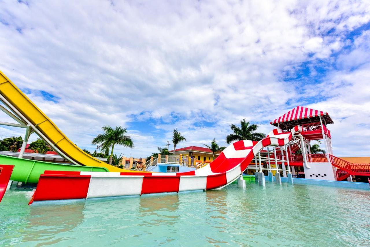 Eon Centennial Resort Hotel & Waterpark Ілоіло Екстер'єр фото