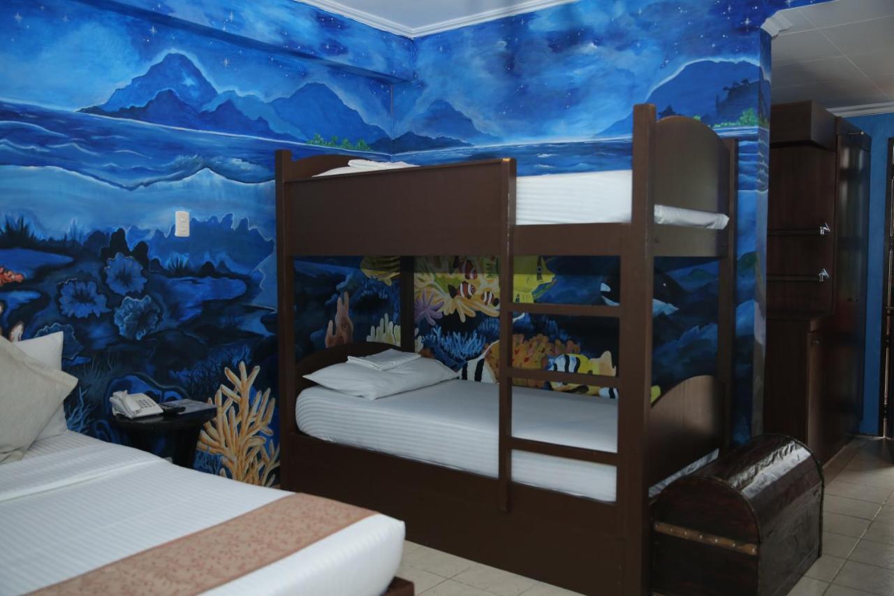 Eon Centennial Resort Hotel & Waterpark Ілоіло Екстер'єр фото